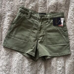 Free shipping! New with tags!